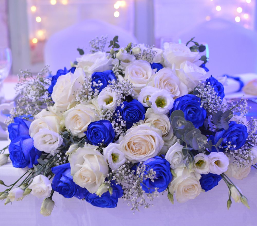 décoration mariage bleu roi  gris et blanc